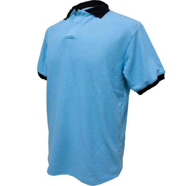 POLO CELESTE CUELLO AZUL